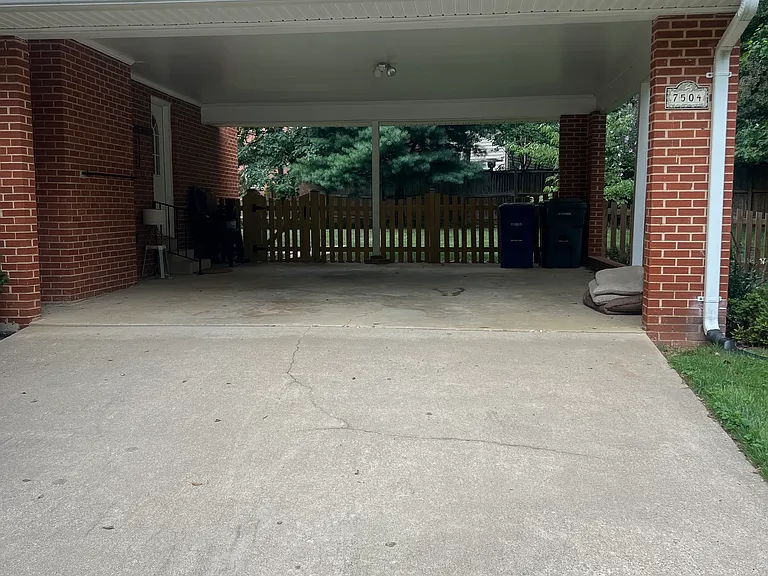 7504 Fairwood Ln — Photo 13