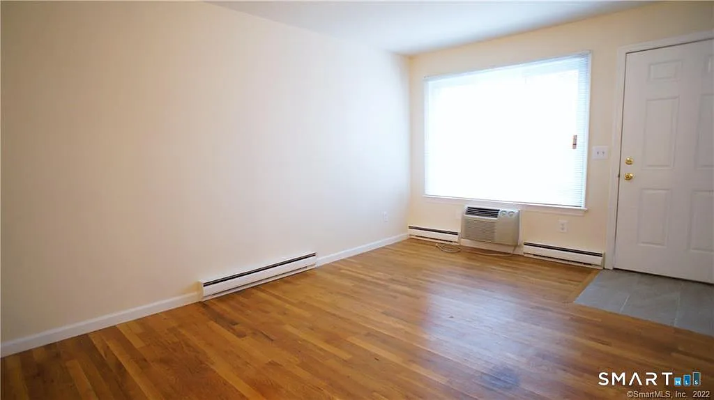 2 bed, 1.0 bath, 900 sqft, $2,195 — Photo 1