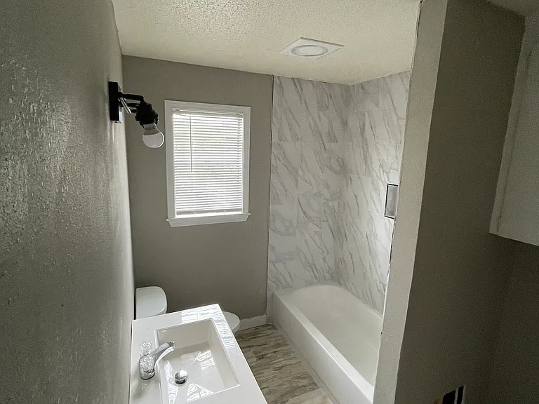 512 Libby Ln — Photo 4