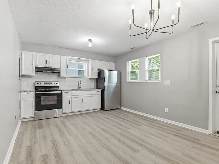 1200 Grady St — Photo 7