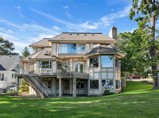 2717 Somass Dr, Oak Bay, BC V8R1R7