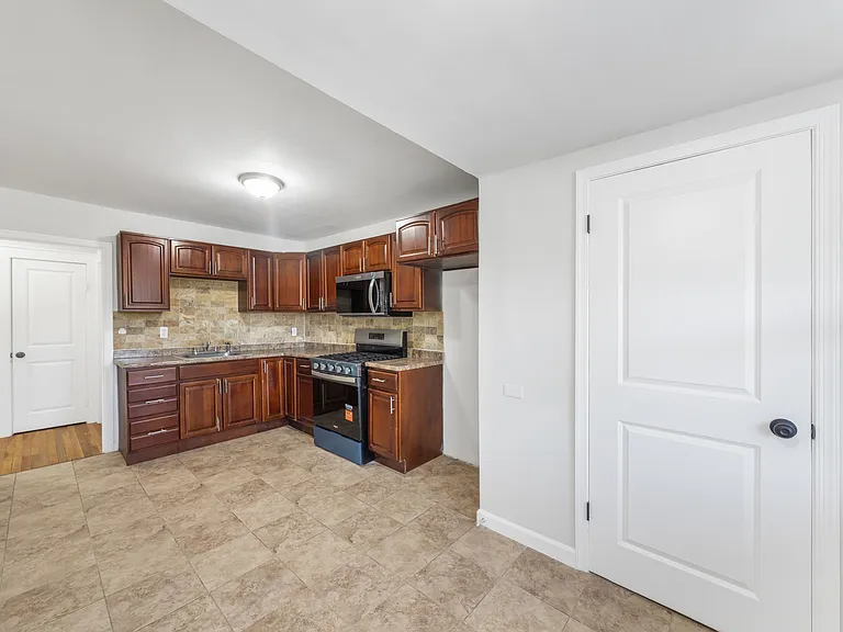 38 Lionel St #2 — Photo 4