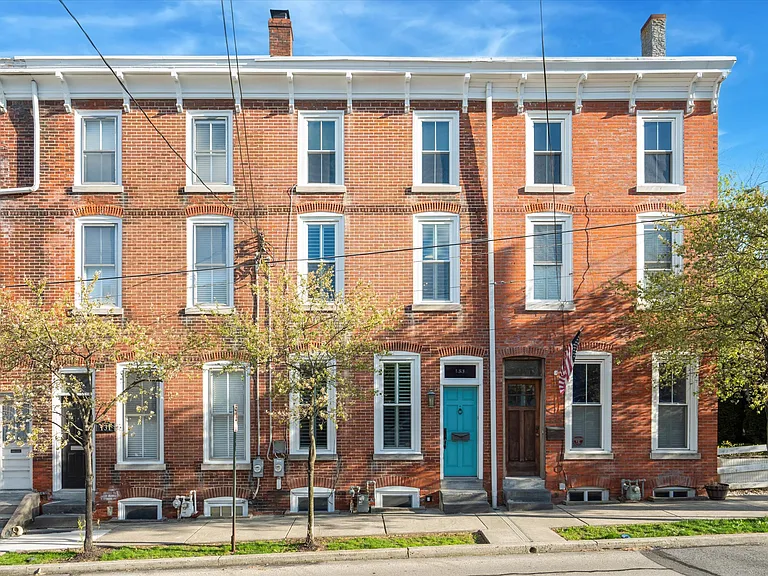 133 Ford St — Photo 1