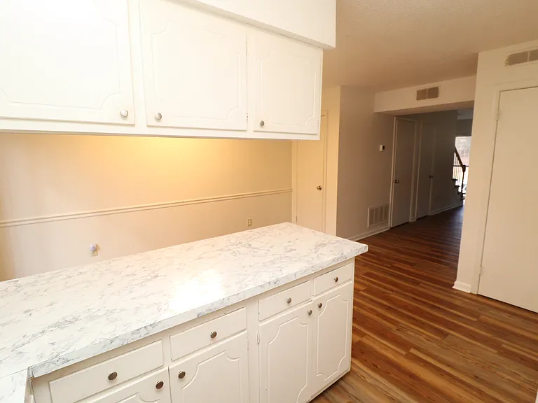 1260 Donaldson Ct — Photo 10