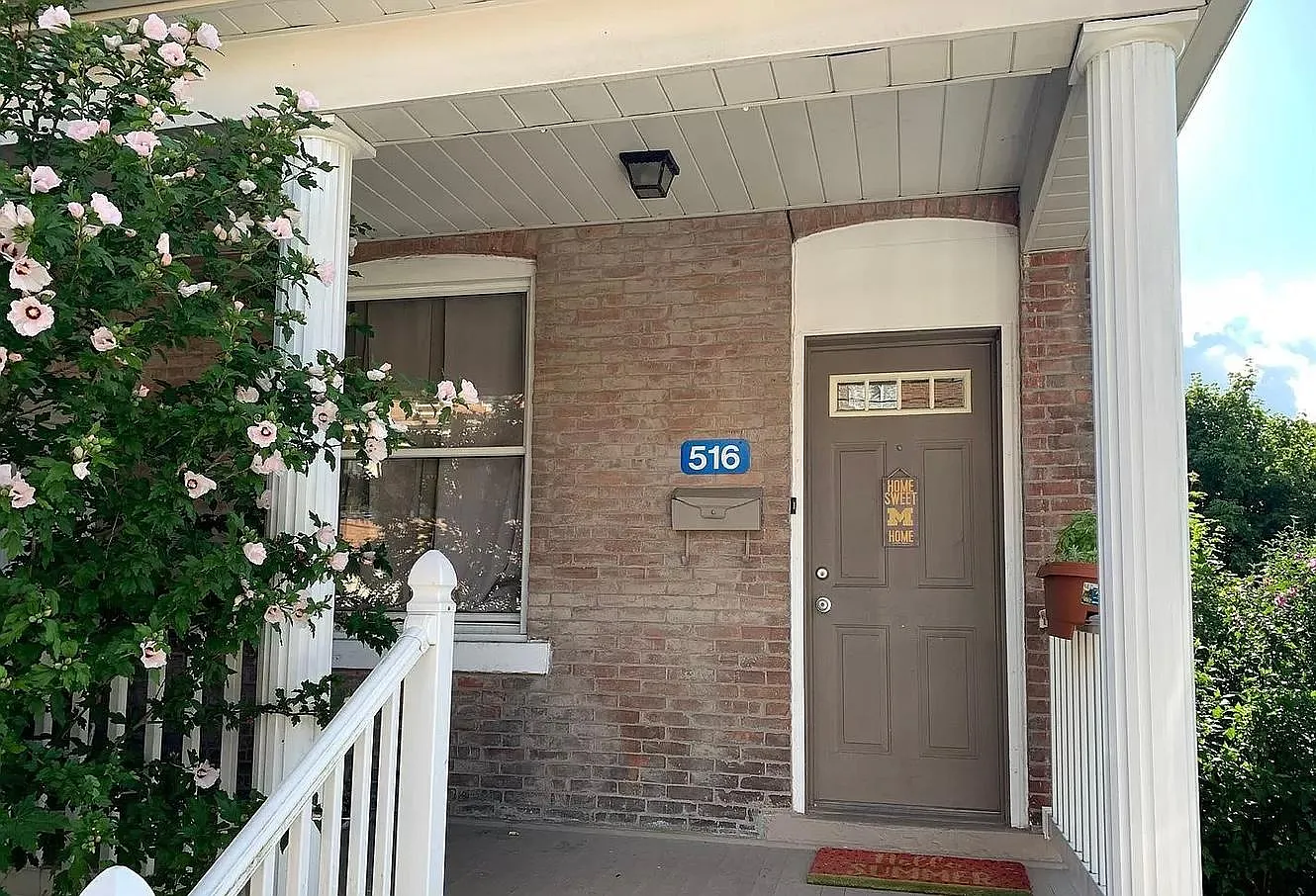 3 bed, 1.5 bath, 1152 sqft, $1,700 — Photo 2