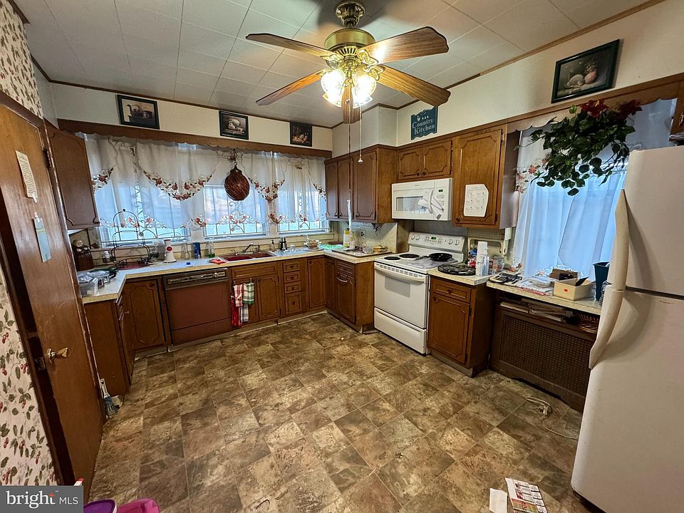 2nd image of 5901 N 21st St
