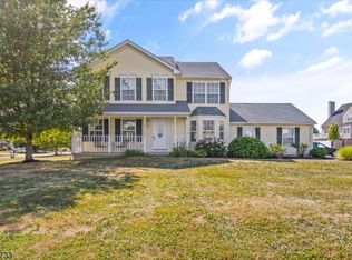 42 Robeson Rdg, Oxford, NJ 07863