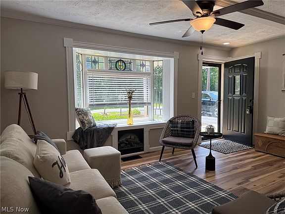 2nd image of 1365 Jewel Bay Rd