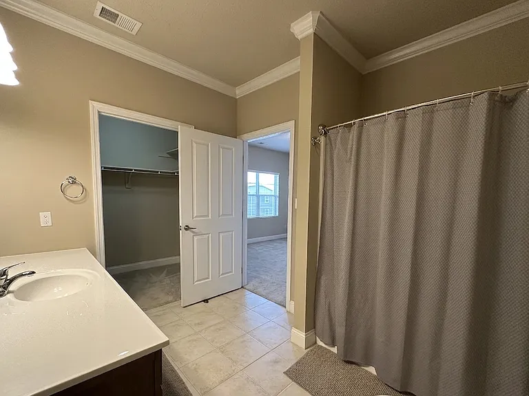 2537 Suncrest Vlg — Photo 12