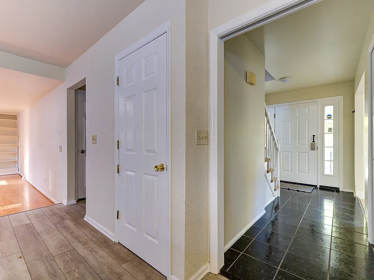 13 Cloverfield Dr — Photo 9