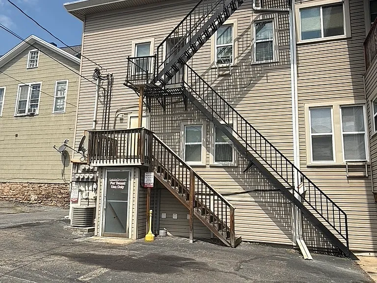 16 E Main St — Photo 12