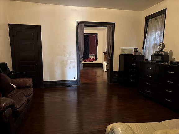 5th image of 2838 Wyoming St