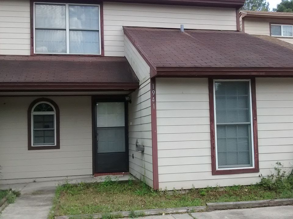 1st image of 1941 Oak Water Dr.