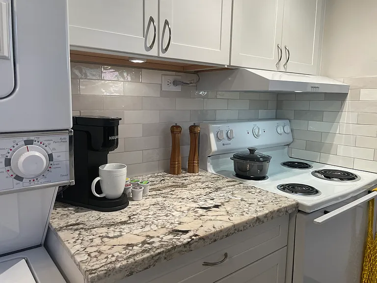 520 Stewart St #1 — Photo 2