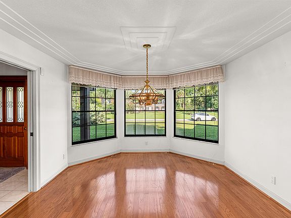 3rd image of 3693 Valley Park Way