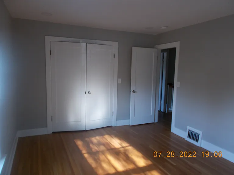 204 E 1st St #204 — Photo 31