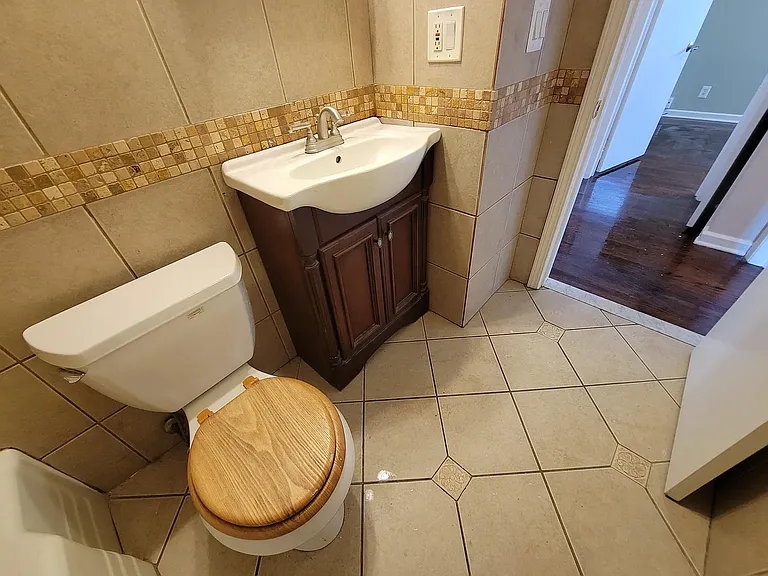 26265 W Six Mile Rd — Photo 32