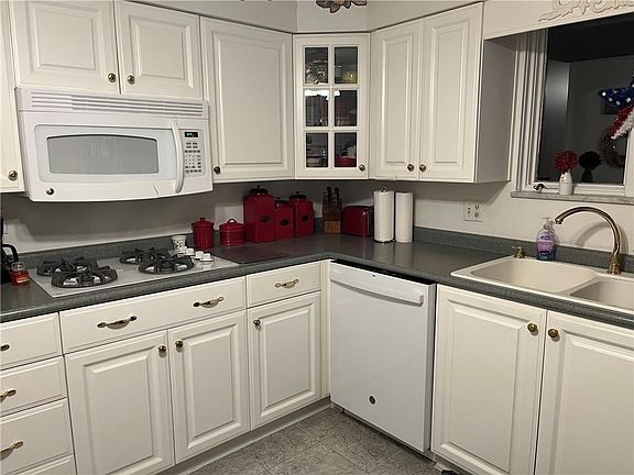3rd image of 321817 Skidmore Dr