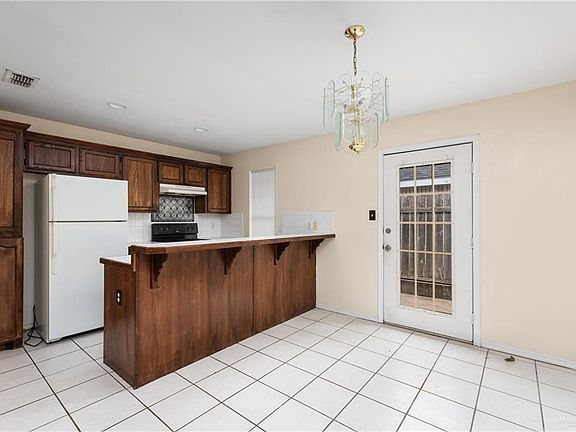 4th image of 2007 Angus St