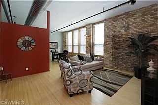 4th image of 500 Erie St #11