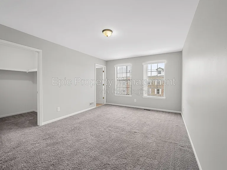 Towne Center Flats — Photo 24