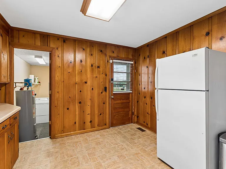 900 Velma Ln — Photo 11