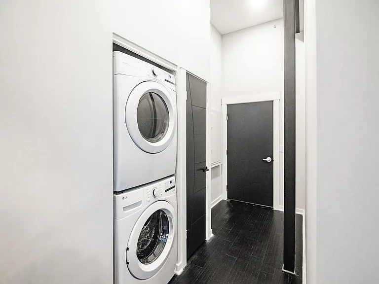 402 W 9th St #3 — Photo 3