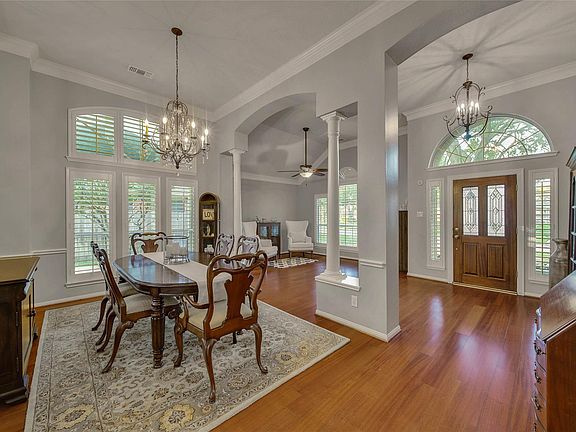 4th image of 618 Wellington Point