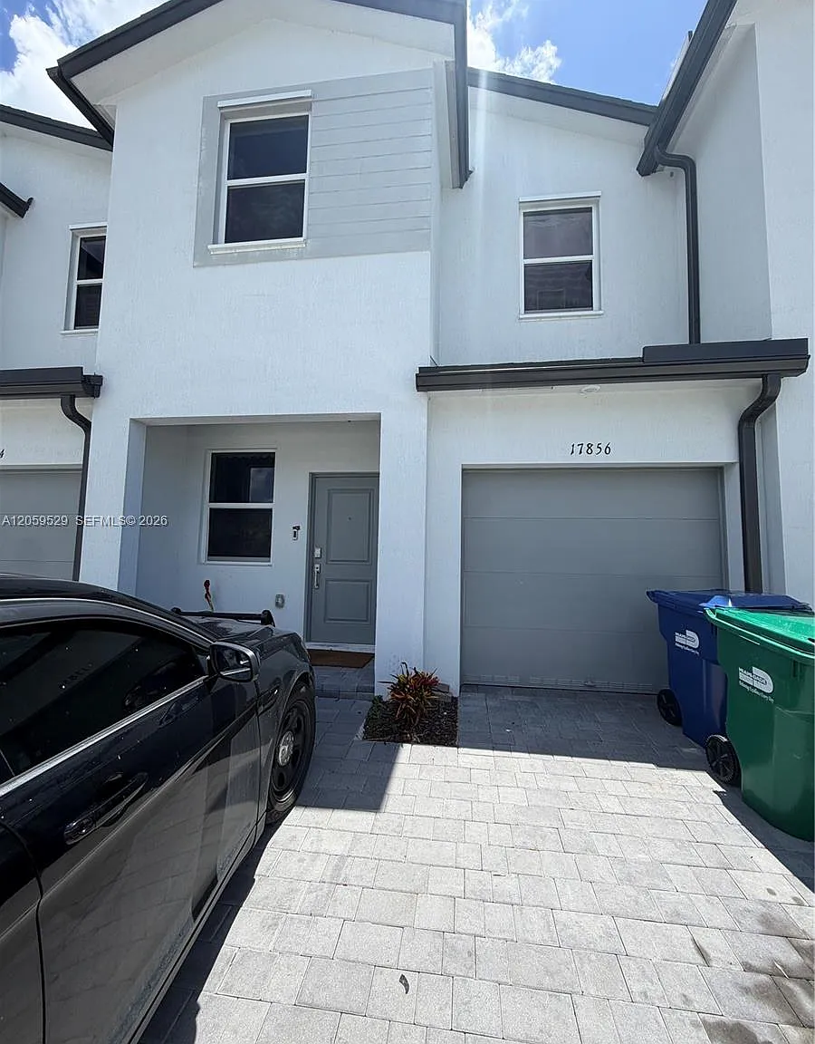 4 bed, 2.5 bath, 1807 sqft, $3,000 — Photo 1