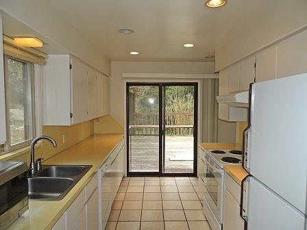 5th image of 4715 Black Forest Ln