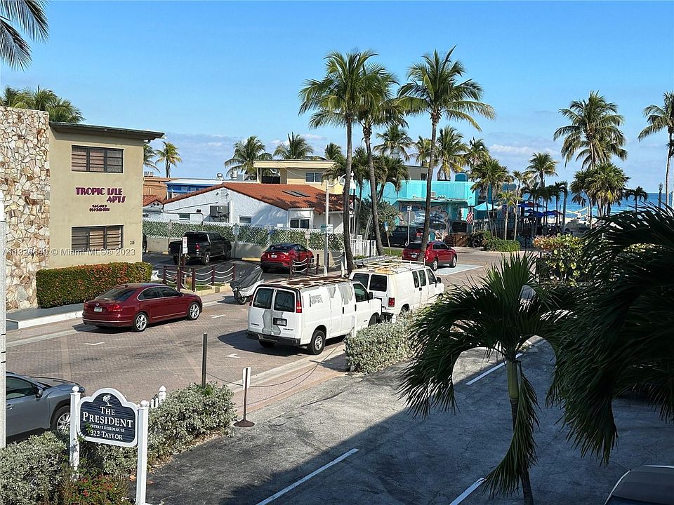 Nice view of the ocean a few steps away.
