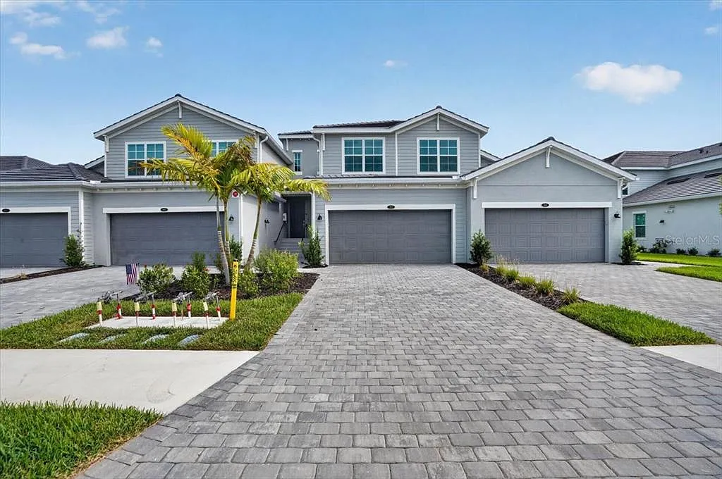 3 bed, 2.0 bath, 2110 sqft, $5,000 — Photo 2