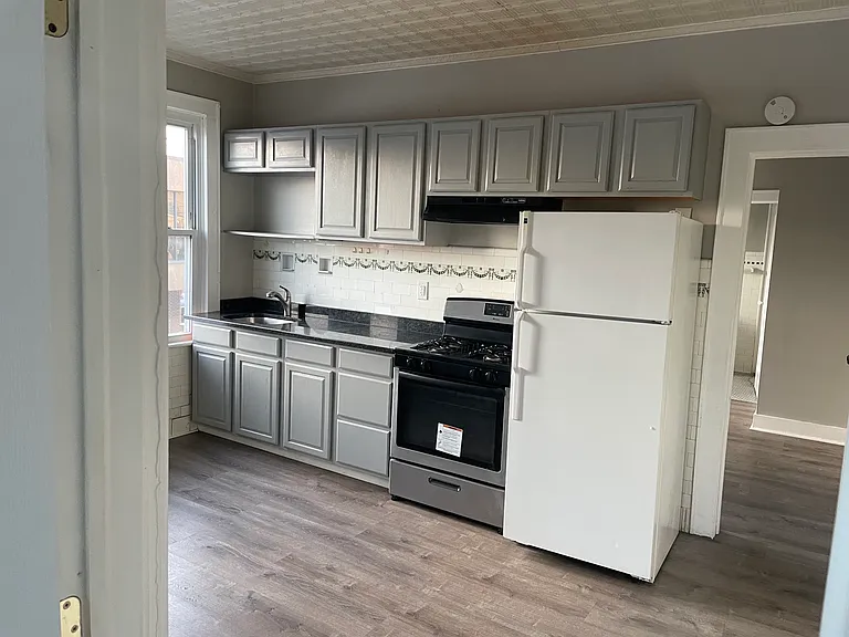 1 W Somerset St #4 — Photo 2