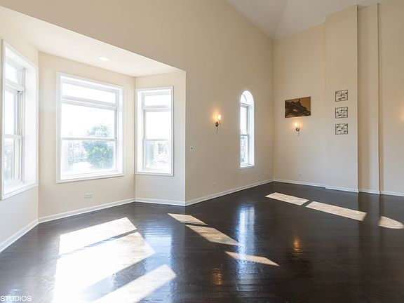 2nd image of 4431 S Oakenwald Ave Unit 4