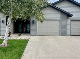 720 12th St NE UNIT 8, Sioux Center, IA 51250