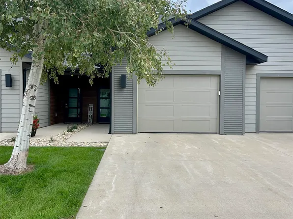 720 12th St NE Unit 8, Sioux Center, IA 51250