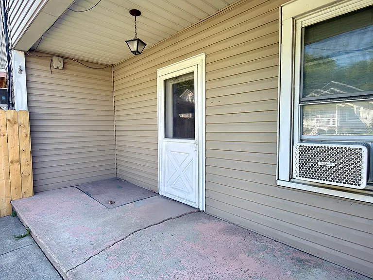 156 E Northampton St — Photo 5