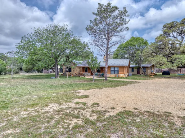 577 Mariposa Avenue, ConCan, TX 78838
