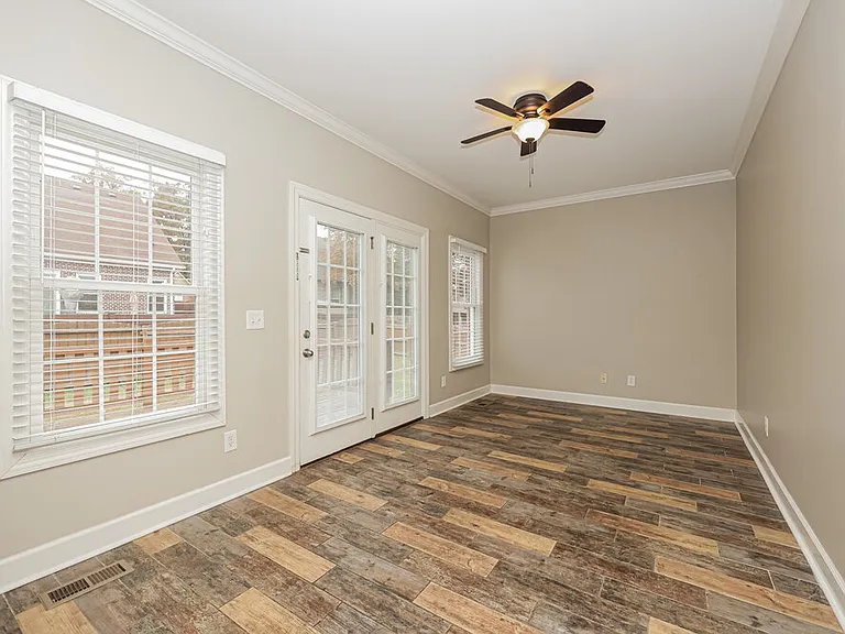 411 Carmel Dr — Photo 8