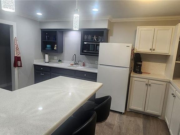 3rd image of 118 Keystone St