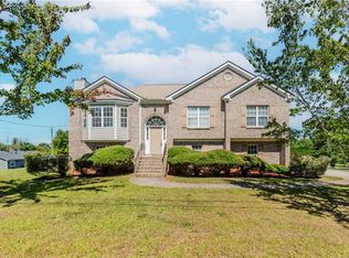 3885 Laurens Ln, Snellville, GA 30039