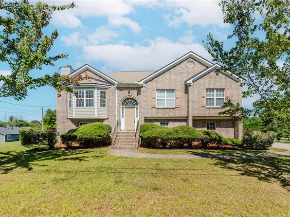3885 Laurens Ln, Snellville, GA 30039