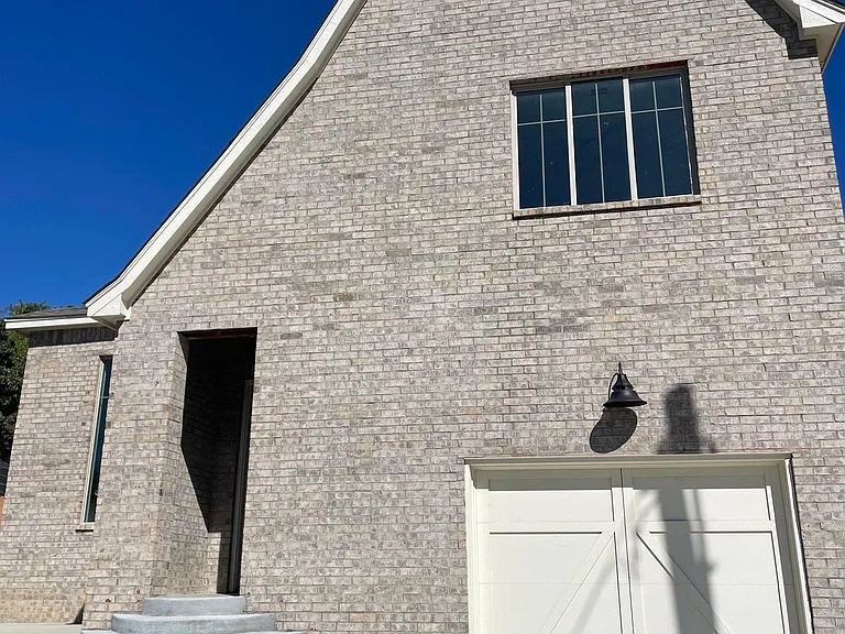 2105 W Easton St — Photo 3