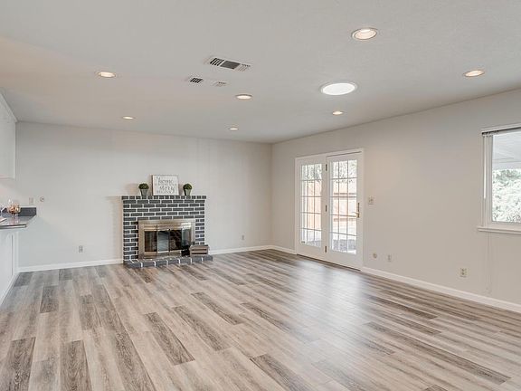 5th image of 5897 Hillsdale Blvd