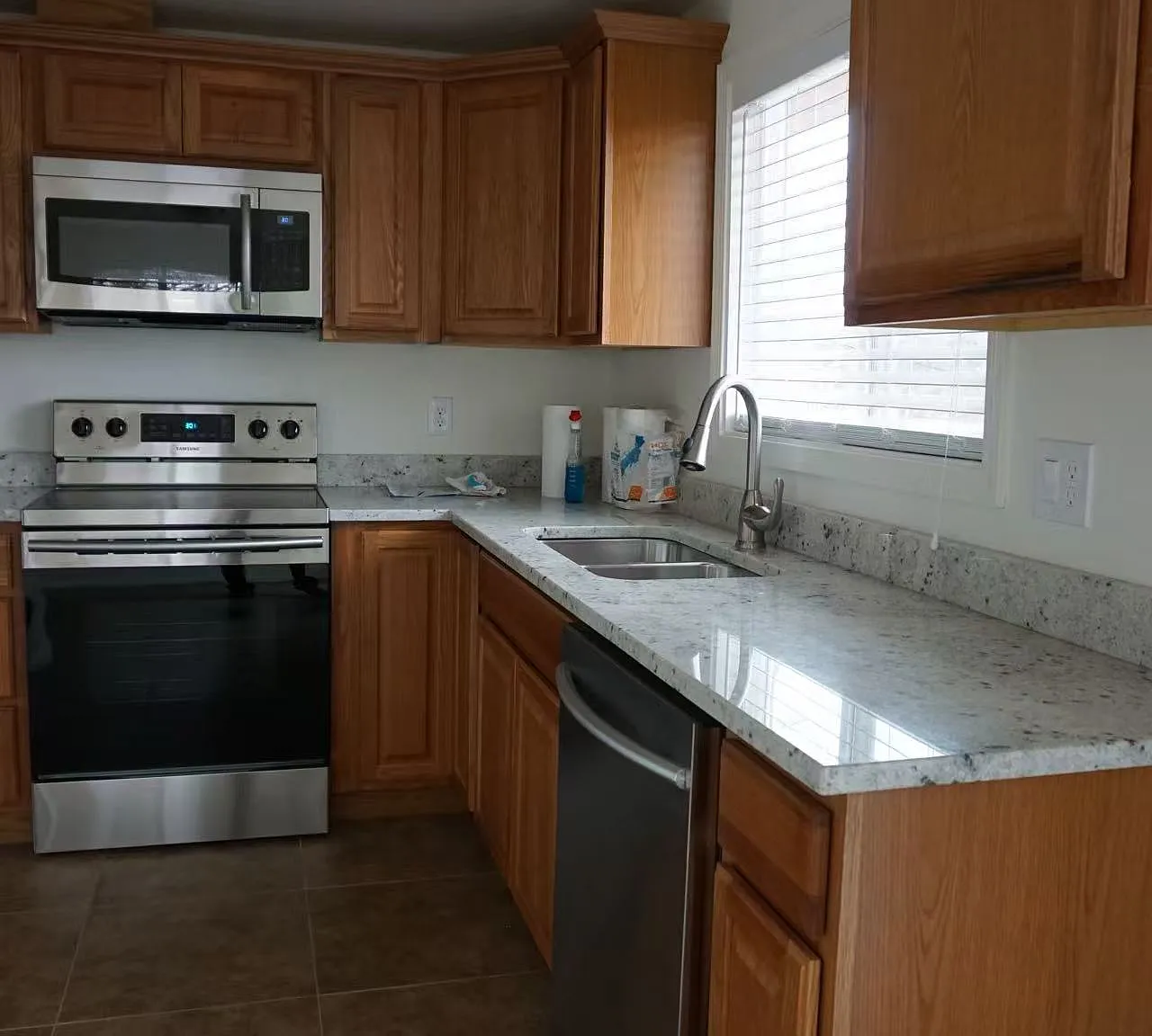 5 bed, 1834 sqft, $2,650 — Photo 3