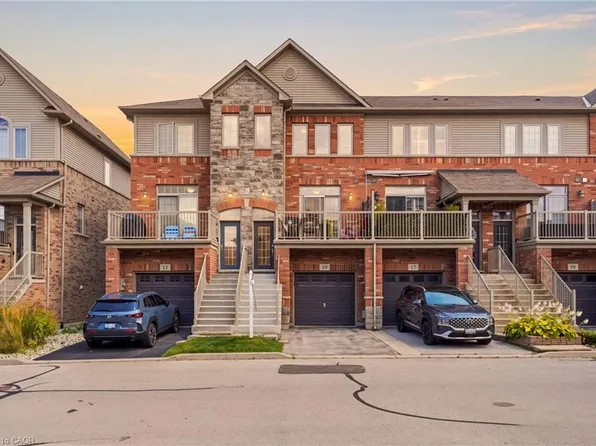 541 Winston Rd #15, Grimsby, ON L3M 0C5
