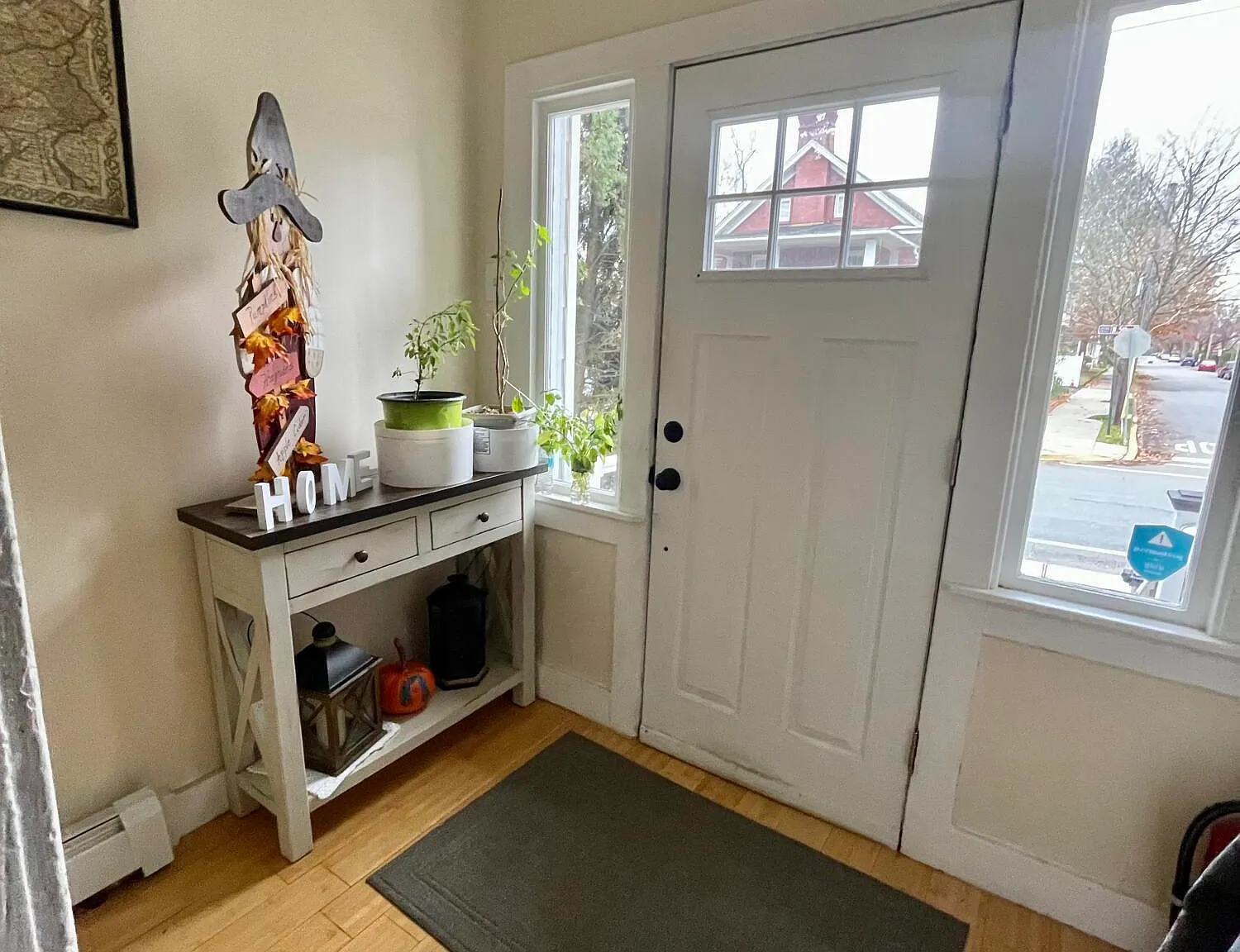 3 bed, 1.0 bath, 1032 sqft, $1,750 — Photo 2