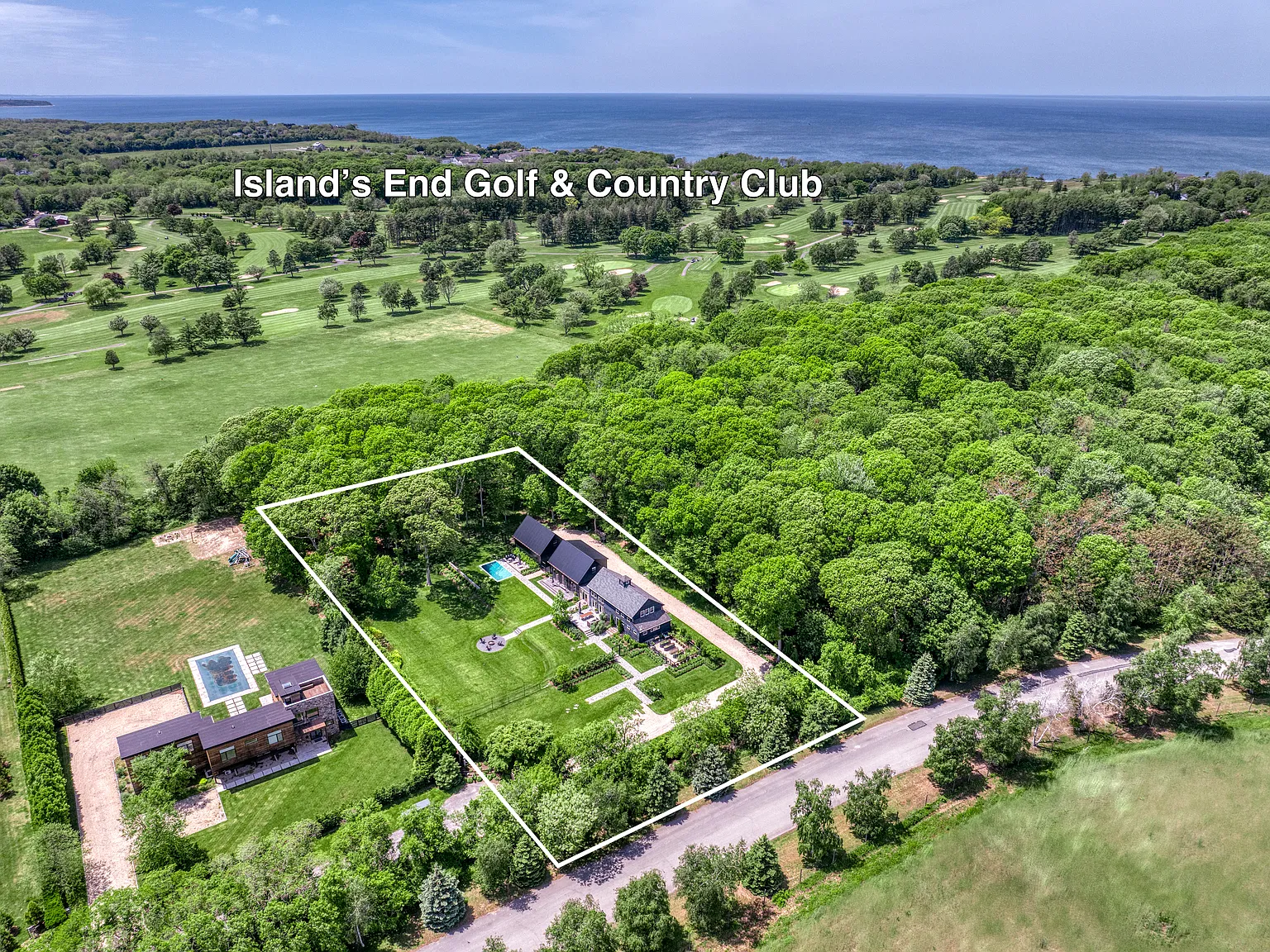 Private Retreat with Heated Gunite Pool and Golf Course Access — Photo 3