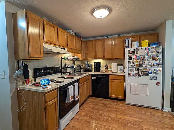 4th image of 22 Randolph Dr