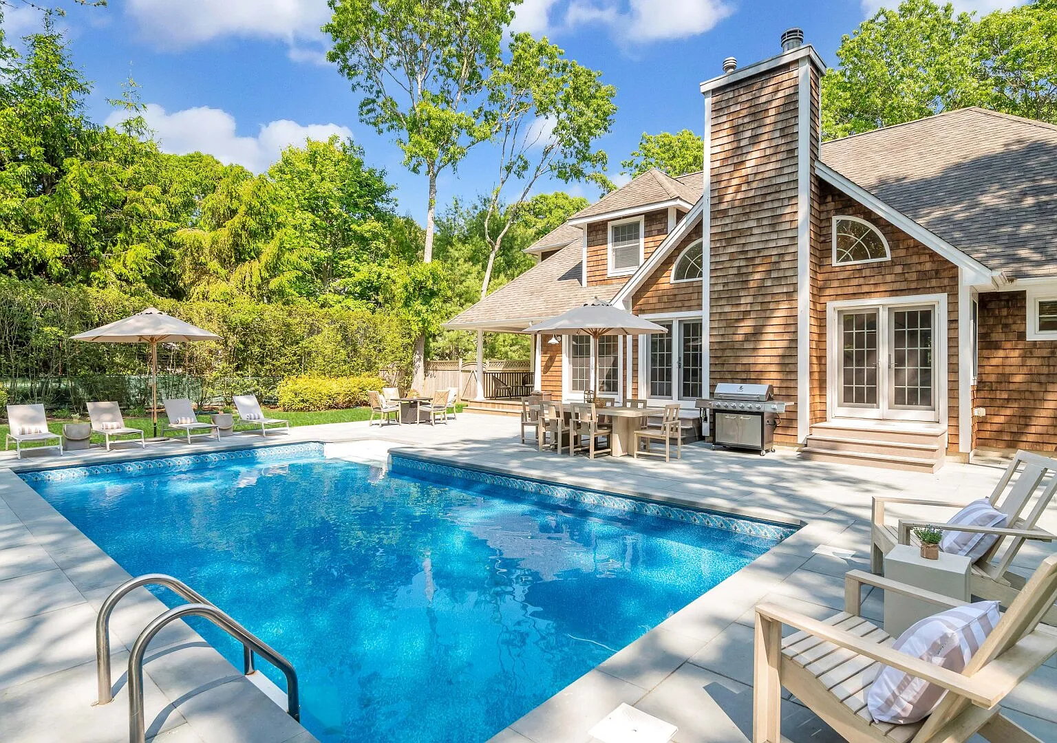 Newly Renovated in East Hampton, Private heated Pool — Photo 3